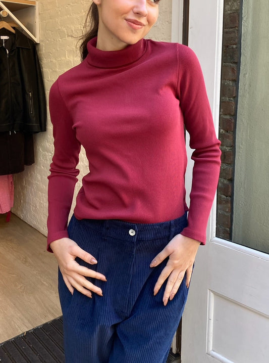 Rib Turtleneck in Rouge