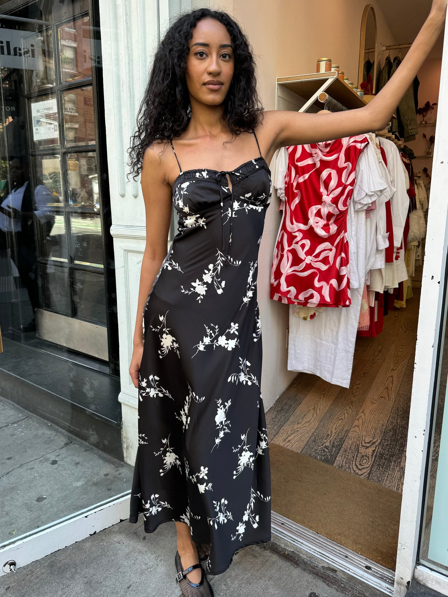 Tessa Floral Midi Dress in Black