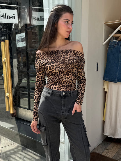 Alana Off-Shoulder Top in Leopard