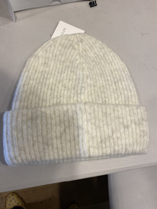 Isalis Beanie in Cream