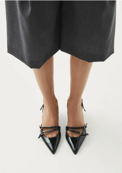 Joelle Onix Black Leather Pumps