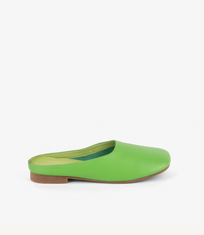 Lea Leather Clogs in Kiwi