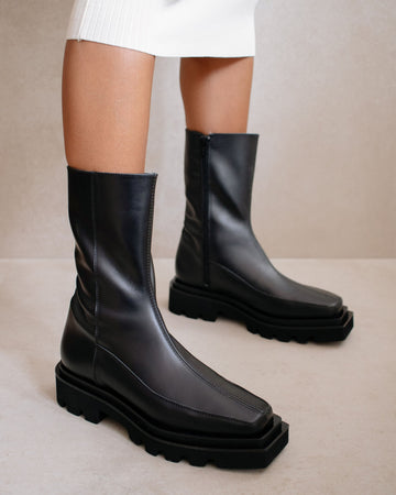 Block Total Boot in Black